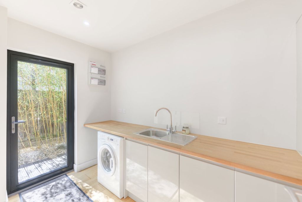 Additional image 9 of 5 bed detached house for saleAlbert Way, Chatteris PE16