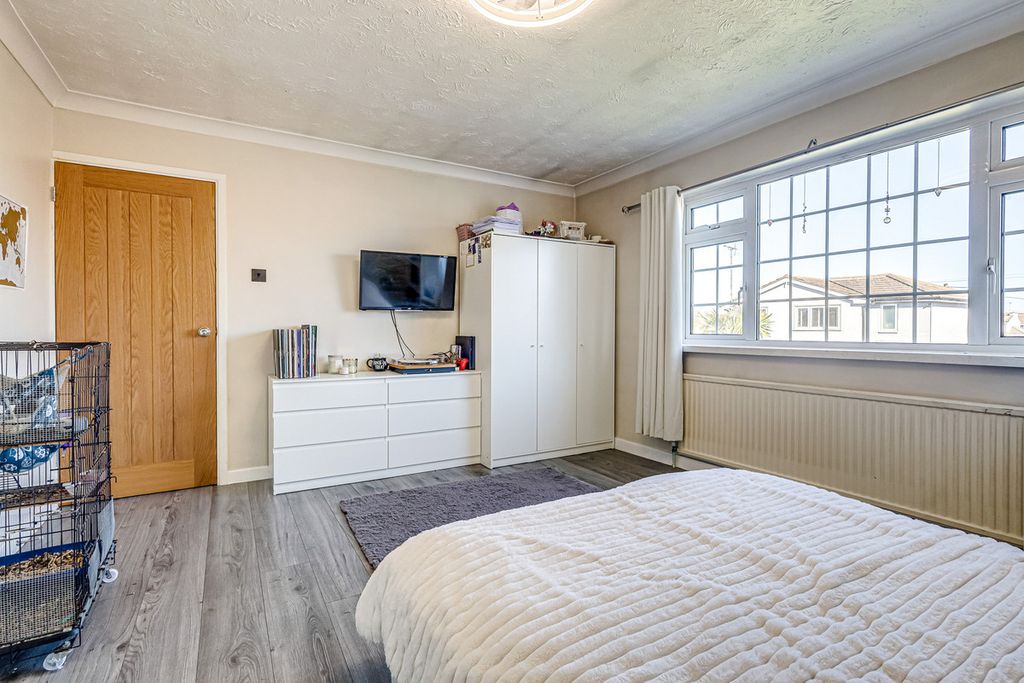 Additional image 17 of 5 bed semi-detached house for saleLylt Road, Canvey Island SS8