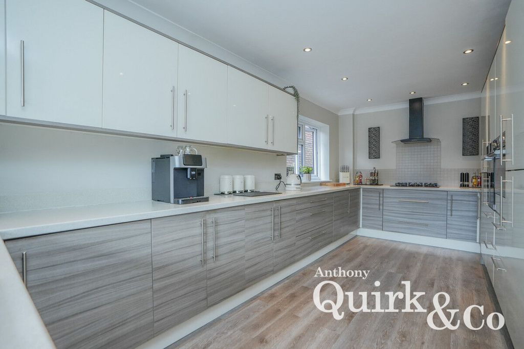 Additional image 2 of 4 bed detached house for saleBeach House Gardens, Canvey Island SS8