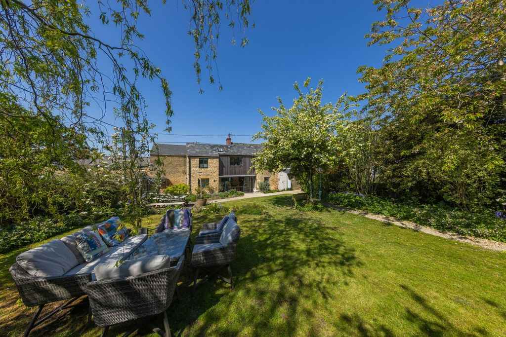 Additional image 24 of 6 bed detached house for saleAlbion Street, Chipping Norton OX7