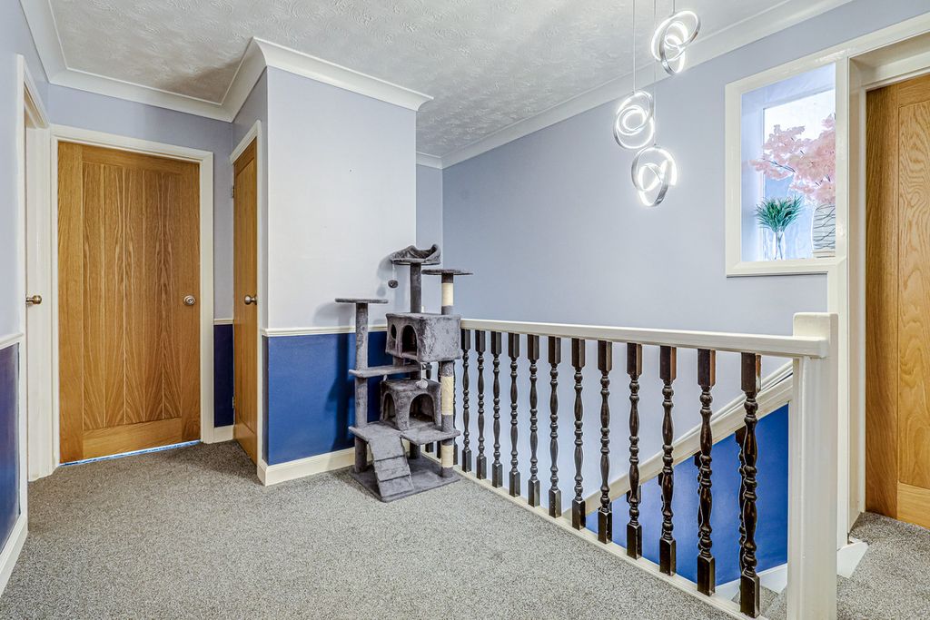 Additional image 12 of 5 bed semi-detached house for saleLylt Road, Canvey Island SS8