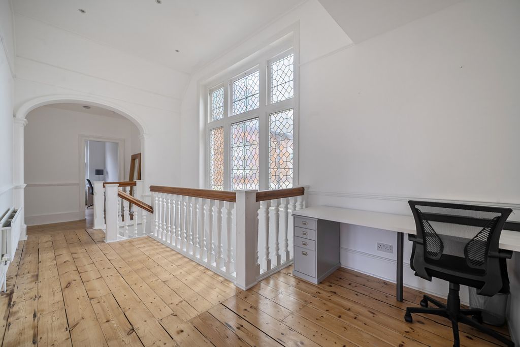 Additional image 4 of 2 bed flat for saleManor Park, Chislehurst BR7