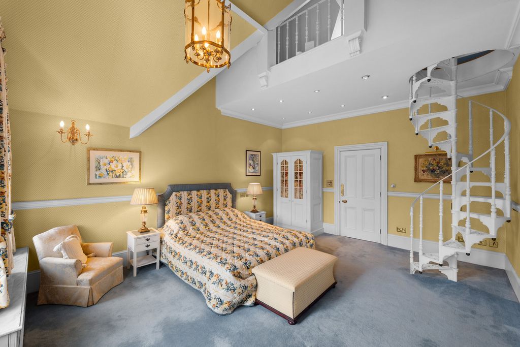 Additional image 13 of 6 bed detached house for saleTupwood Lane, Caterham CR3