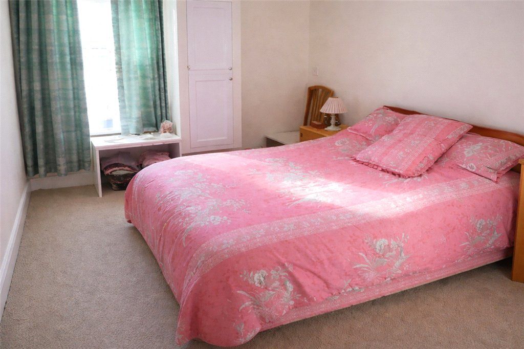 2 bed flat for saleBoundary Point, Coldstream Road, Caterham, Surrey CR3 photo 3