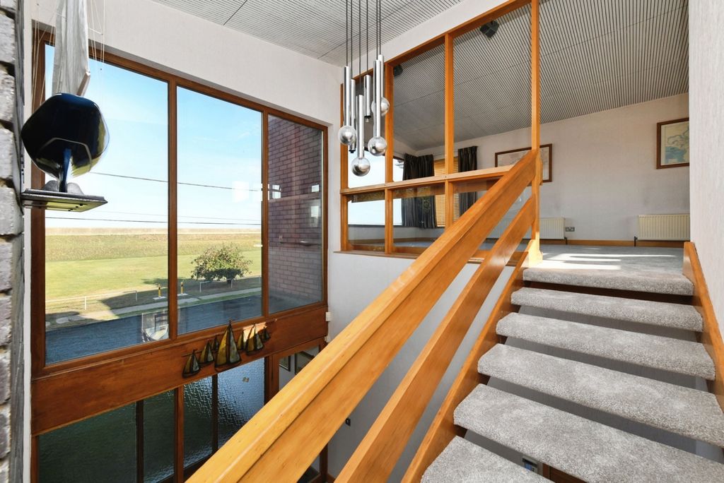 5 bed detached house for saleBeveland Road, Canvey Island, Essex SS8