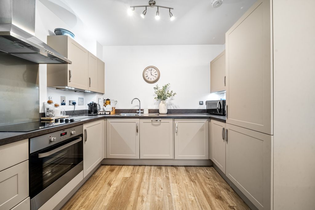 Additional image 4 of 2 bed flat for saleChertsey, Surrey KT16
