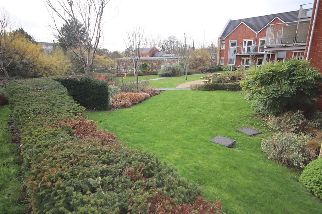 Additional image 10 of 2 bed flat for saleWestmead Lane, Chippenham SN15