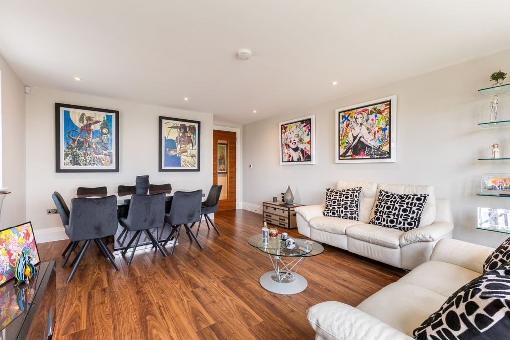 Additional image 18 of 2 bed flat for saleSparrows Herne, Bushey WD23