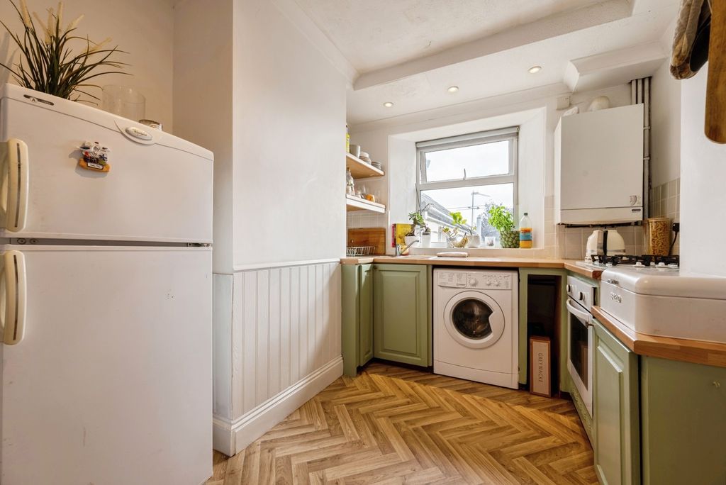 Additional image 7 of 2 bed flat for saleFernleigh Road, Wadebridge, Cornwall PL27