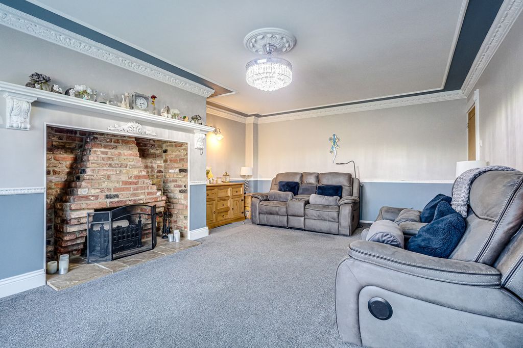 Additional image 6 of 5 bed semi-detached house for saleLylt Road, Canvey Island SS8
