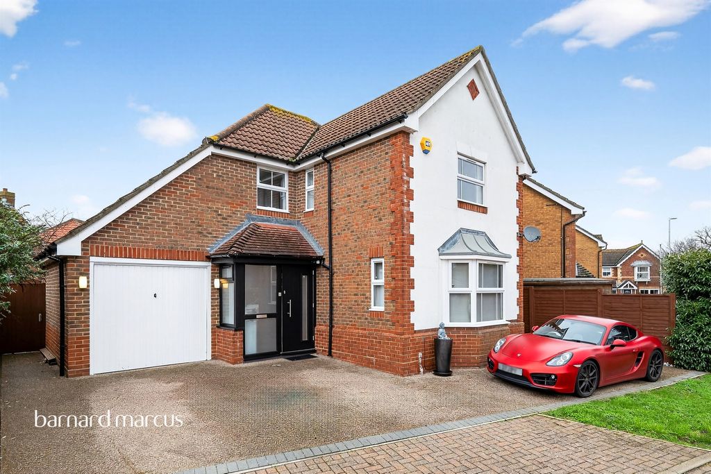 4 bed detached house for saleHillier Place, Chessington KT9