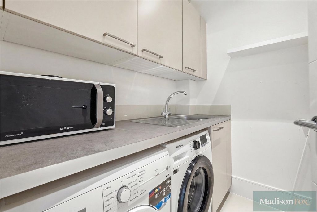 Additional image 13 of 2 bed flat for saleHigh Road, Chigwell, Essex IG7
