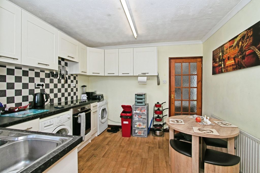 Additional image 7 of 1 bed flat for saleNorth Roskear Road, Camborne, Cornwall TR14