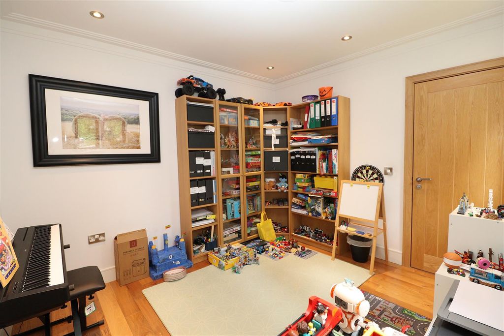 Additional image 12 of 4 bed detached house for saleSandy Lane, Bushey WD23