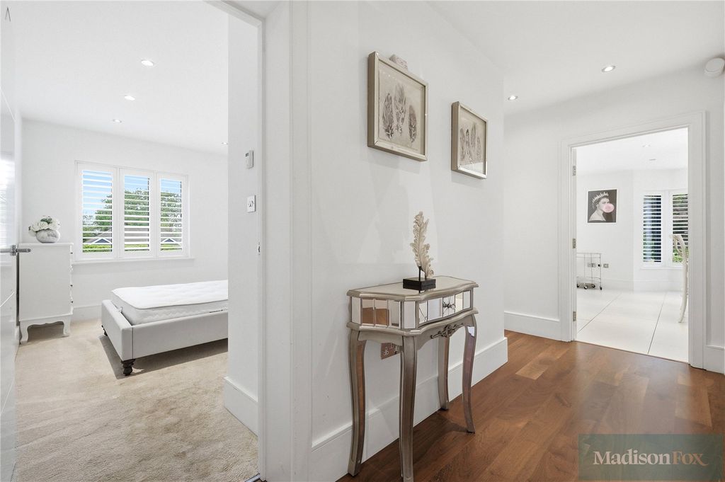 Additional image 15 of 2 bed flat for saleHigh Road, Chigwell, Essex IG7