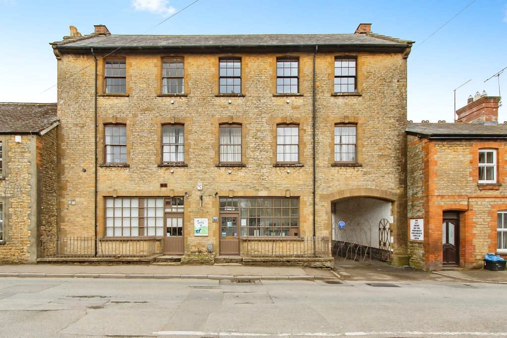 1 bed flat for saleGlovers Close, Milborne Port, Sherborne DT9