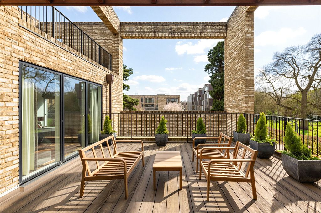 Additional image 12 of 5 bed town house for saleAberdeen Square, Cambridge, Cambridgeshire CB2
