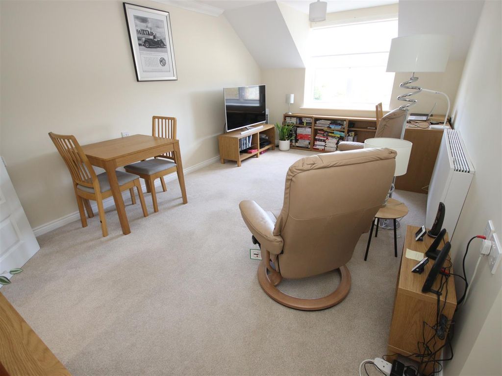 Additional image 5 of 2 bed flat for saleSt Andrew's Lodge, The Causeway, Chippenham SN15