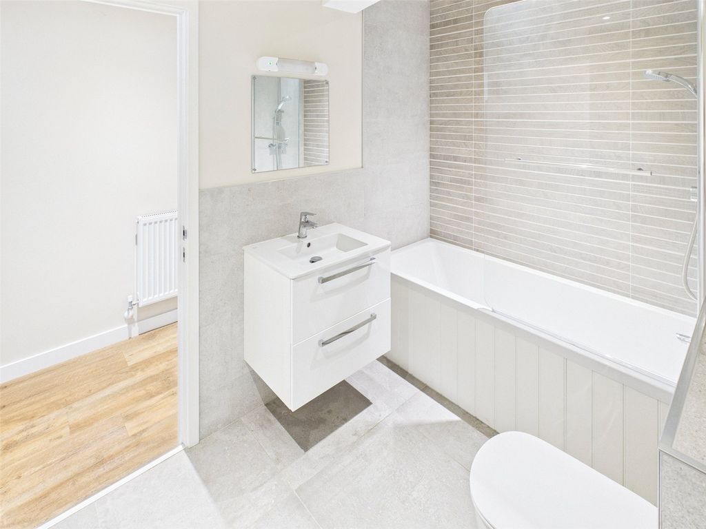 Additional image 8 of 2 bed flat for saleGonvena Hill, Wadebridge, Cornwall PL27