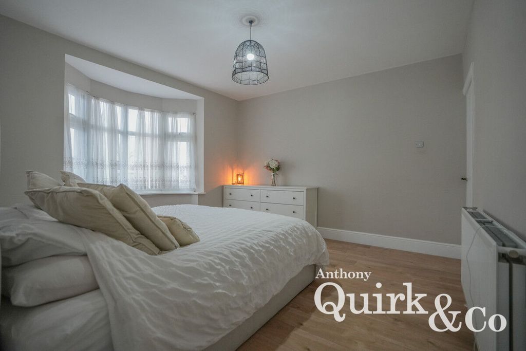 Additional image 11 of 4 bed detached bungalow for saleThe Parkway, Canvey Island SS8