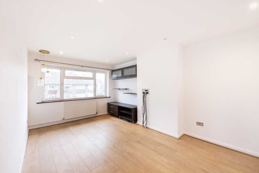 Additional image 3 of 2 bed flat for saleDarvell Drive, Chesham HP5