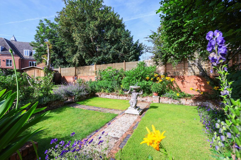 Additional image 23 of 5 bed link detached house for saleWindsor Street, Chertsey, Surrey KT16
