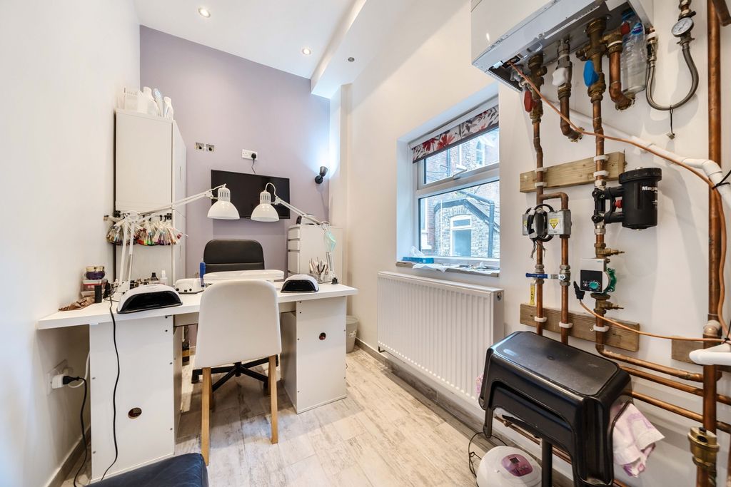Additional image 12 of 5 bed flat for saleHigh Street, Chatham ME4