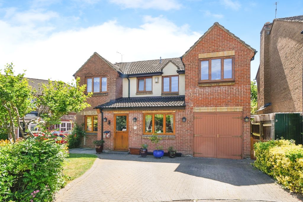5 bed detached house for saleHazel Copse, Chippenham SN14