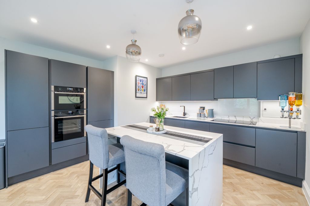 Additional image 2 of 2 bed flat for saleChurch Hill, Caterham CR3