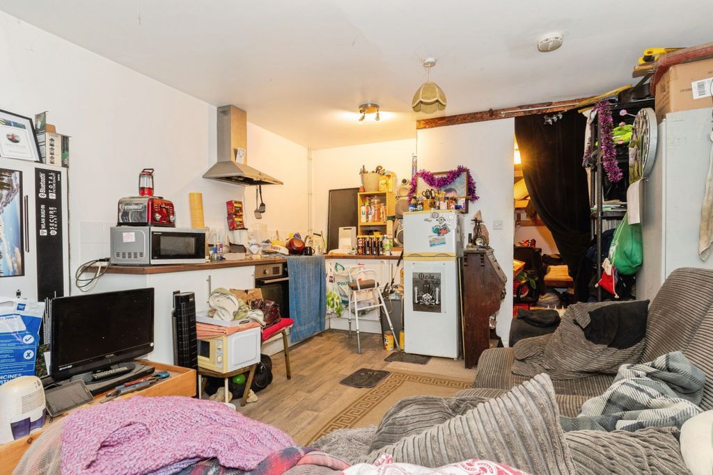 Additional image 19 of 2 bed flat for saleCommercial Street, Gunnislake PL18