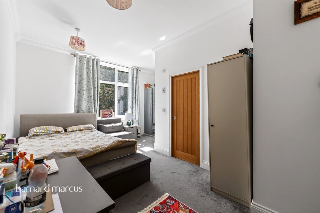 Additional image 6 of 2 bed flat for saleHoneywood Walk, Carshalton SM5