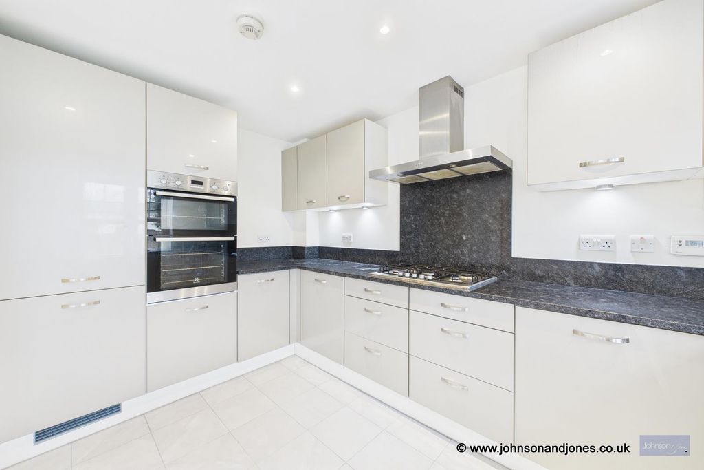Additional image 7 of 4 bed detached house for saleKingfisher Close, Chertsey KT16
