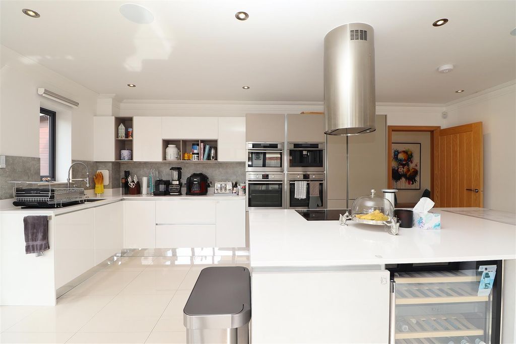 Additional image 10 of 4 bed detached house for saleSandy Lane, Bushey WD23
