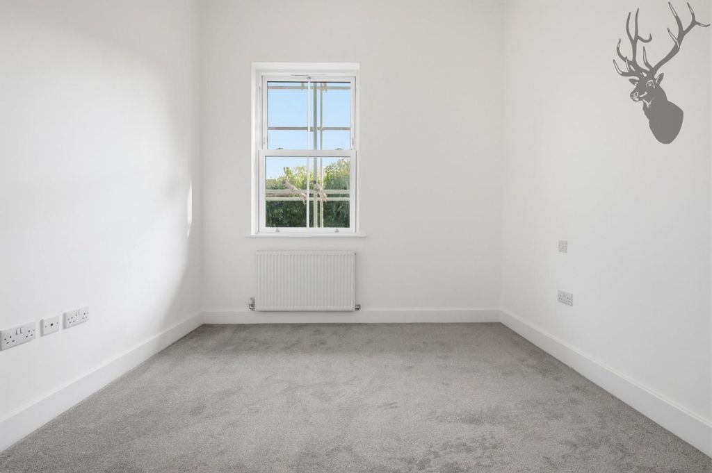 Additional image 7 of 2 bed flat for saleThe Oaks, Chigwell IG7