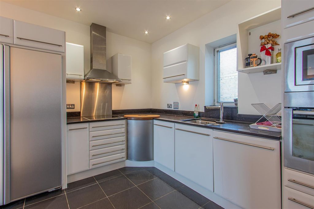Additional image 6 of 2 bed flat for saleGreyfriars Road, Cardiff CF10