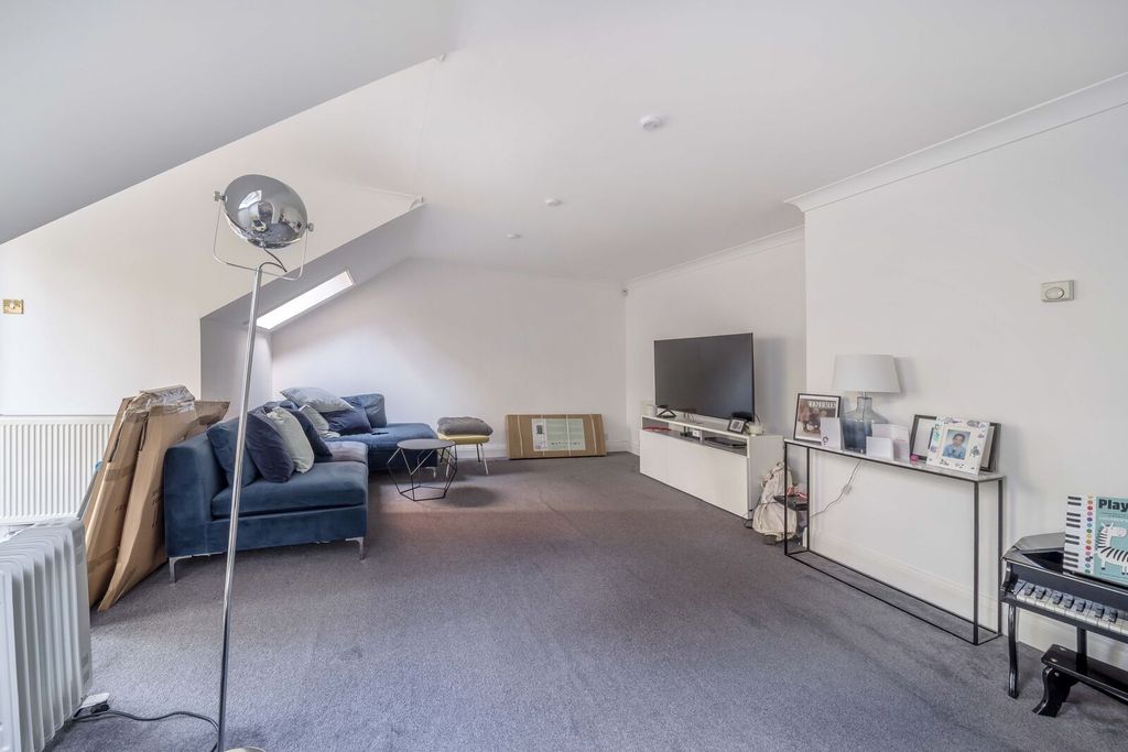 Additional image 16 of 3 bed flat for saleHeathbourne Road, Bushey WD23