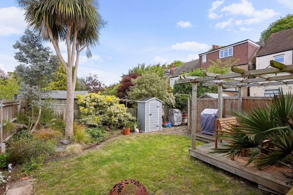 Additional image 9 of 2 bed flat for salePark Lane, Carshalton SM5