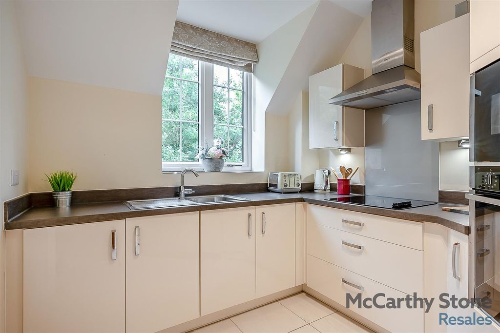 Additional image 11 of 1 bed flat for saleWatson Place, Trinity Road, Chipping Norton, Oxfordshire OX7