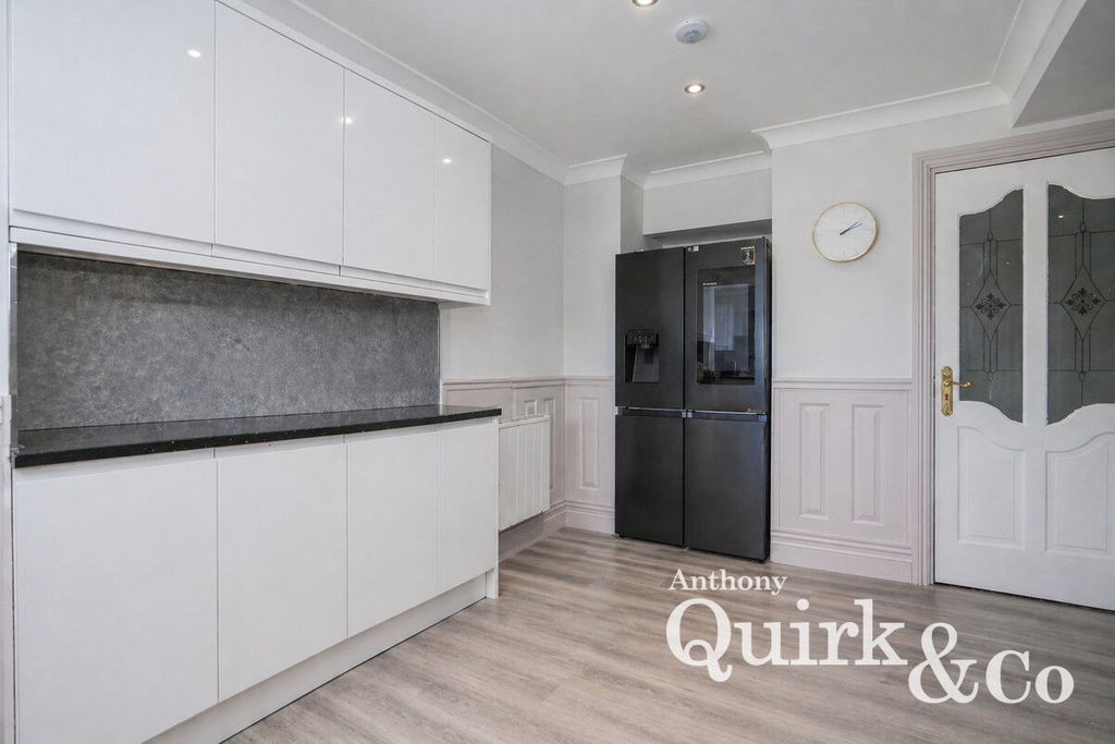 Additional image 14 of 4 bed detached house for salePrince William Avenue, Canvey Island SS8