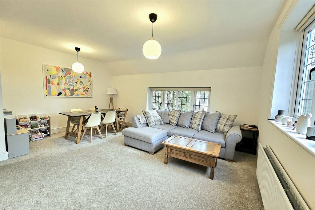 Additional image 8 of 2 bed flat for sale20 Heatherdale Road, Camberley, Surrey GU15