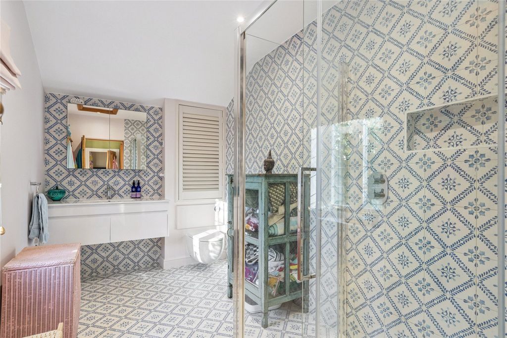 Additional image 11 of 2 bed flat for saleLycrome Road, Chesham, Buckinghamshire HP5