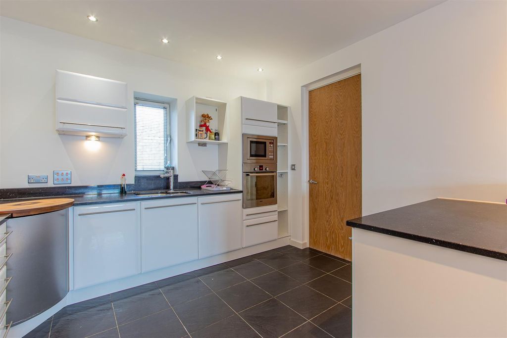 Additional image 5 of 2 bed flat for saleGreyfriars Road, Cardiff CF10