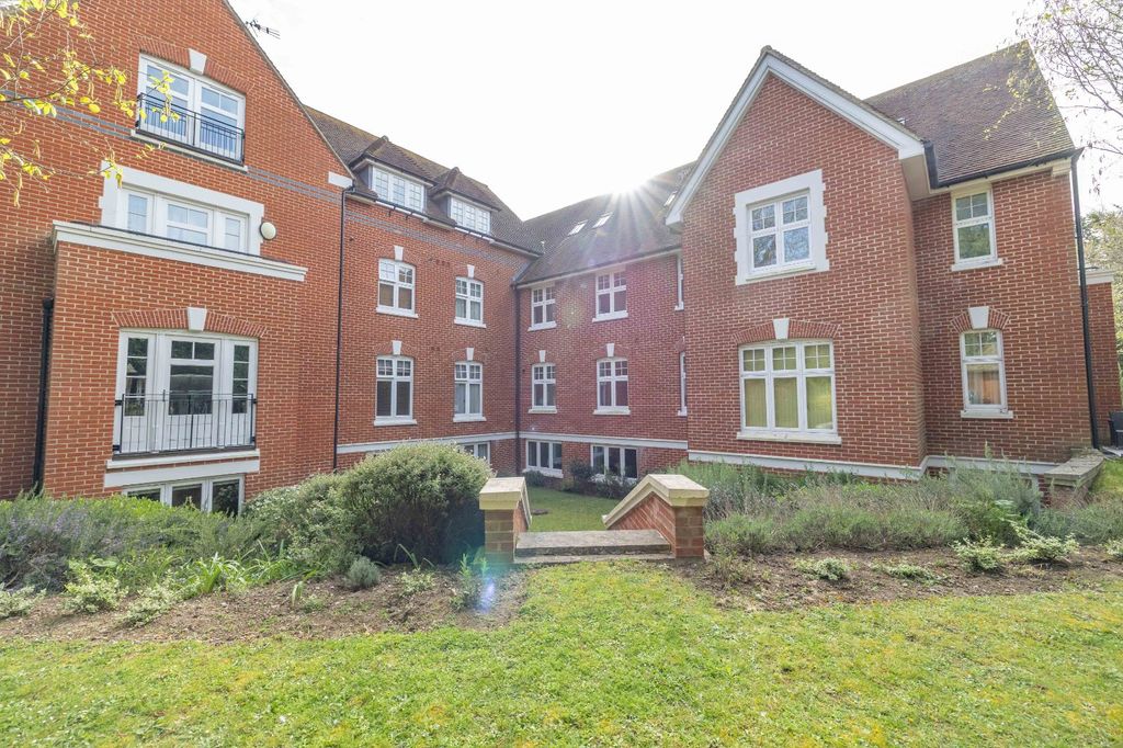 Additional image 12 of 2 bed flat for sale38 New Dover Road, Canterbury CT1