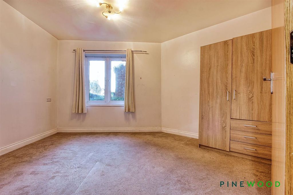 Additional image 12 of 2 bed flat for saleArchdale Close, Chesterfield S40