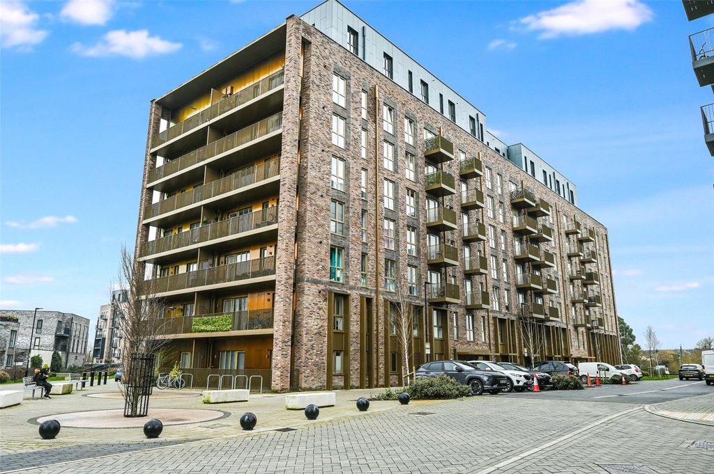 2 bed flat for saleWharf Road, Chelmsford, Essex CM2