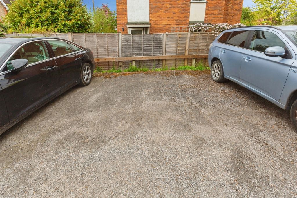 Additional image 17 of 1 bed flat for saleEssex Road, Thame, Oxfordshire OX9
