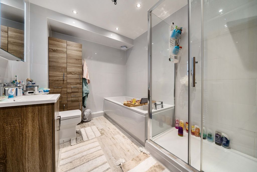 Additional image 3 of 5 bed flat for saleHigh Street, Chatham ME4