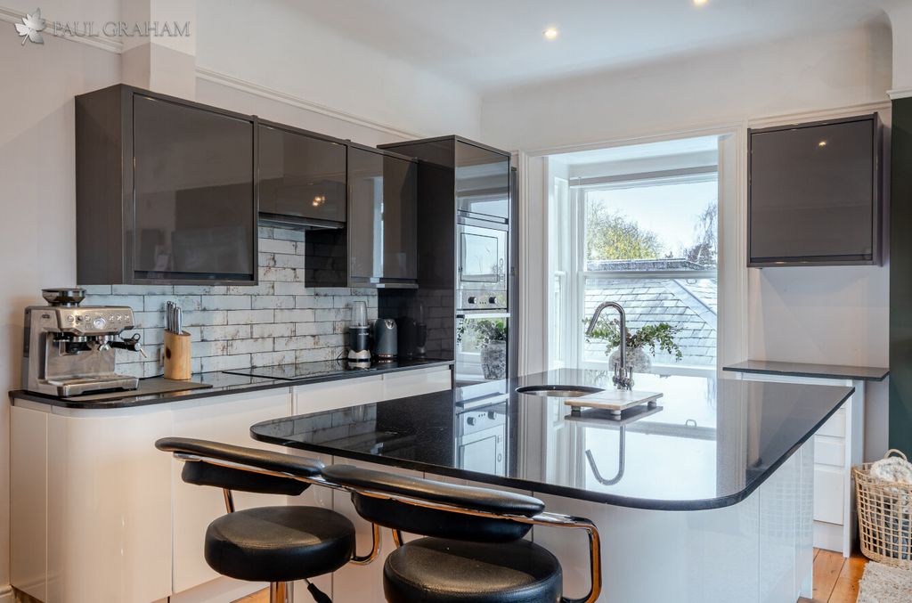 Additional image 2 of 2 bed flat for saleWestcroft Road, Carshalton SM5