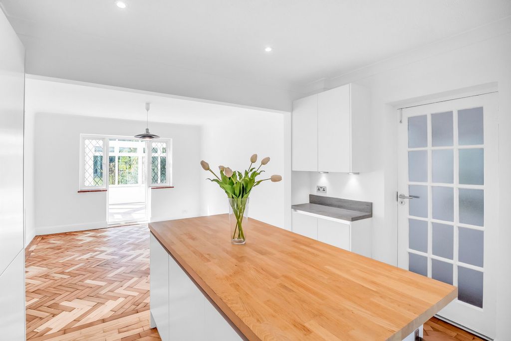 Additional image 9 of 3 bed detached house for saleHarestone Hill, Caterham CR3