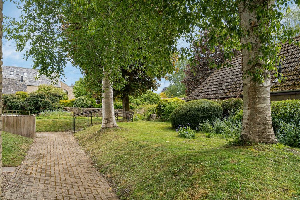 Additional image 10 of 1 bed flat for saleGloucester Street, Cirencester, Gloucestershire GL7